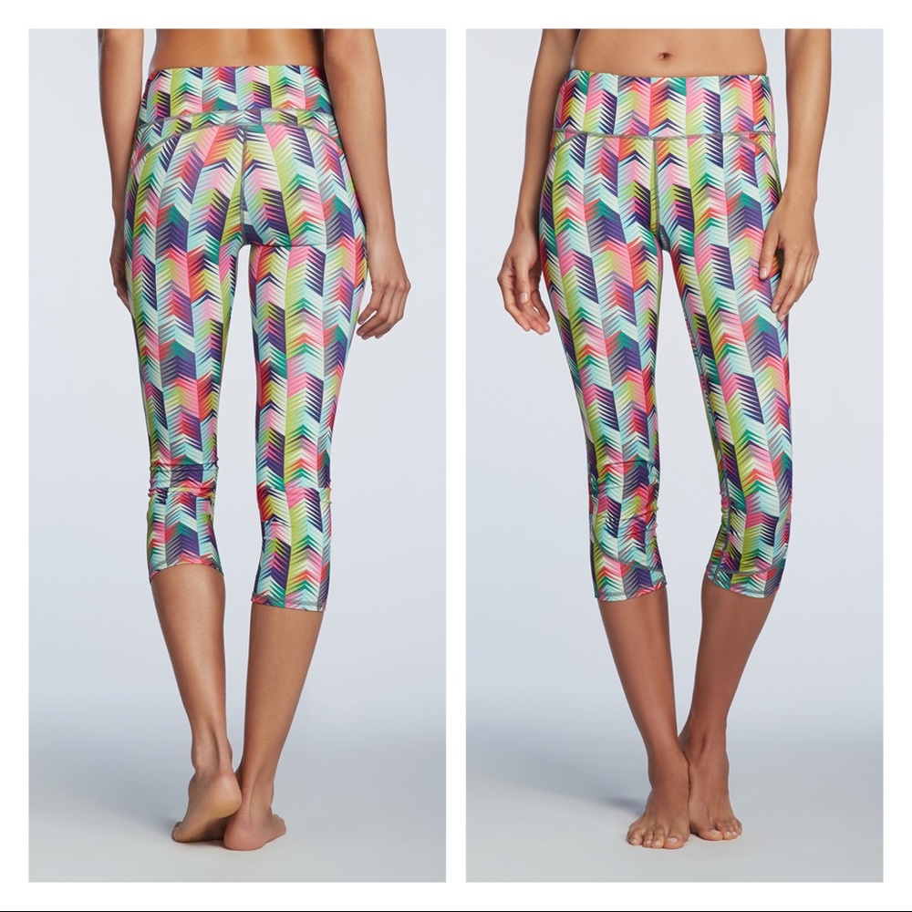 Fabletics Lima Capri Legging Chevron Geometric S - image 8